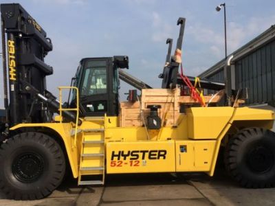 Hyster 52 tons tunge gaffeltruck leveret til Spanien med specielle tilpasninger