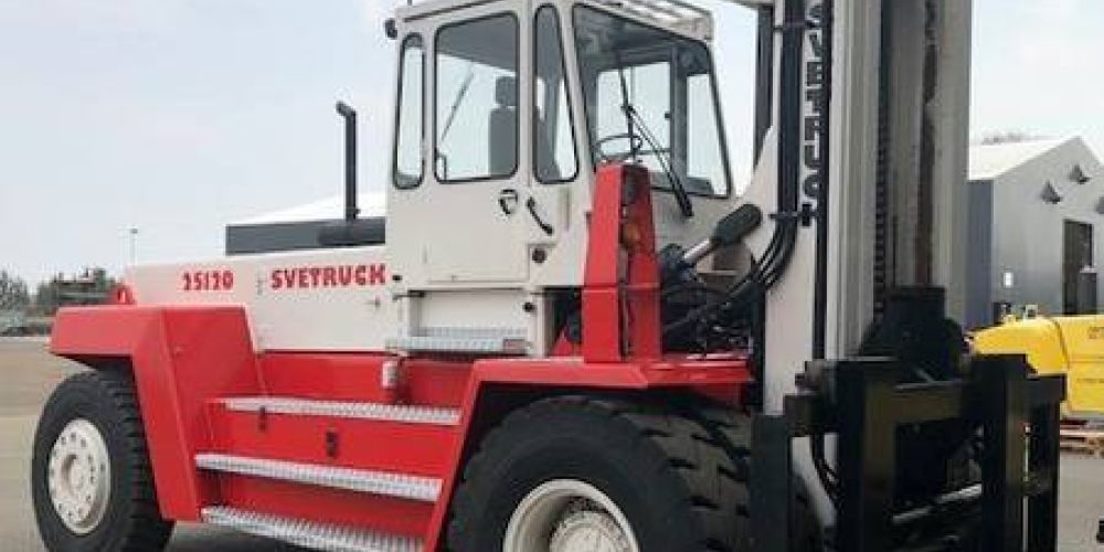 30 year old Svetruck is as-good-as new and ready for the next heavy task
