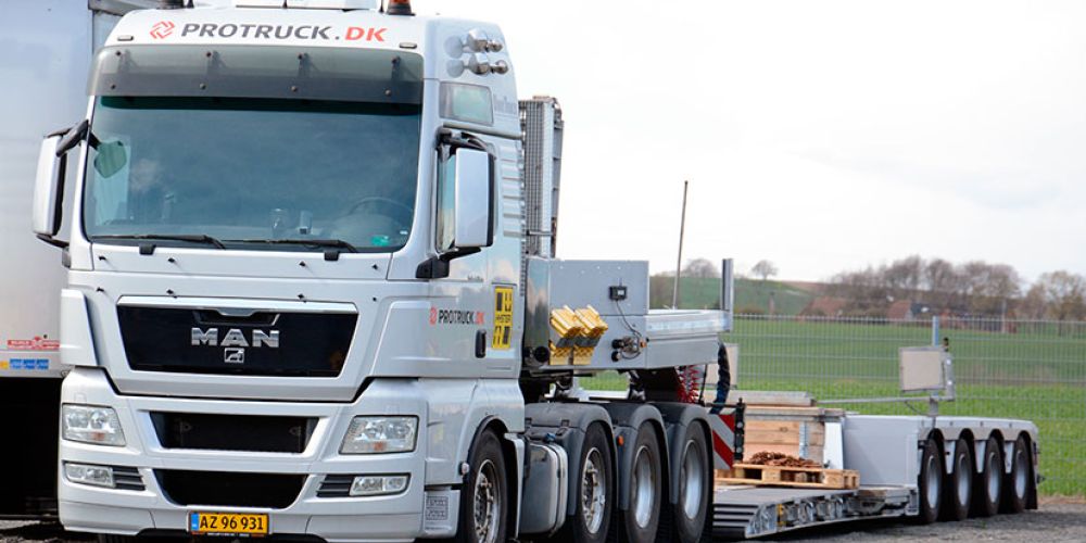 UnikTruck buys new man heavy tractor with Faymonville megamax low-loader