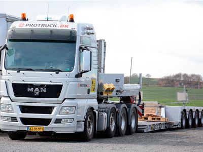 UnikTruck buys new man heavy tractor with Faymonville megamax low-loader